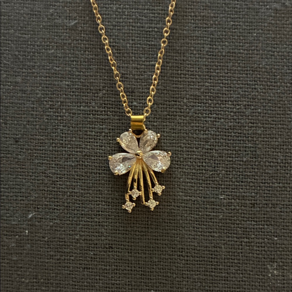 Elegant Gold and Silver Floral Pendant Necklace
